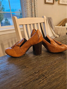 Vintage Born Crown size 6 Kylin Cognac Leather Tassel Loafer Heel Block Academia